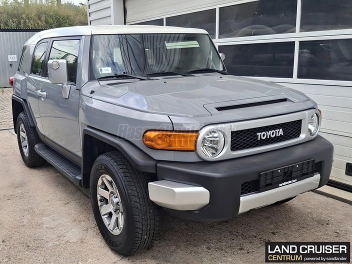 TOYOTA FJ CRUISER