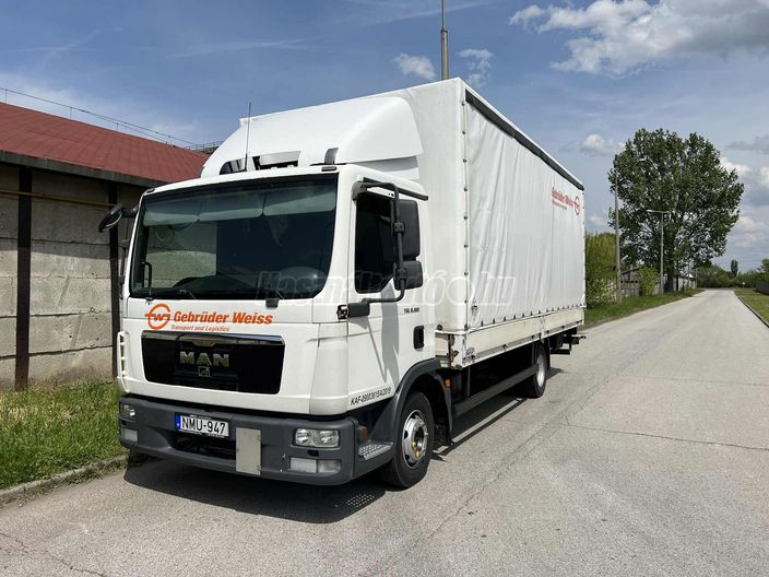 MAN 8.180 4X2 BL Azonnal használható kitűnő állapot! Emelőhátfalas/ponyvás ÚJ gumik!