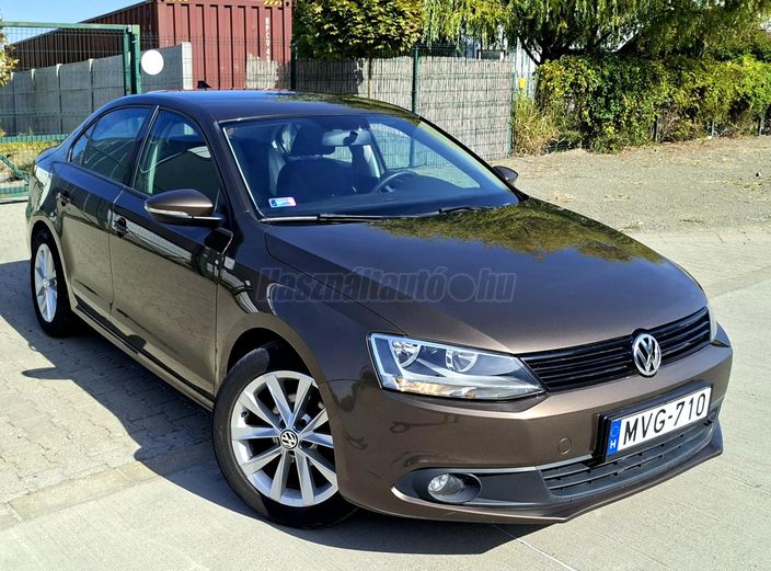 VOLKSWAGEN JETTA VI 1.2 TSI Trendline