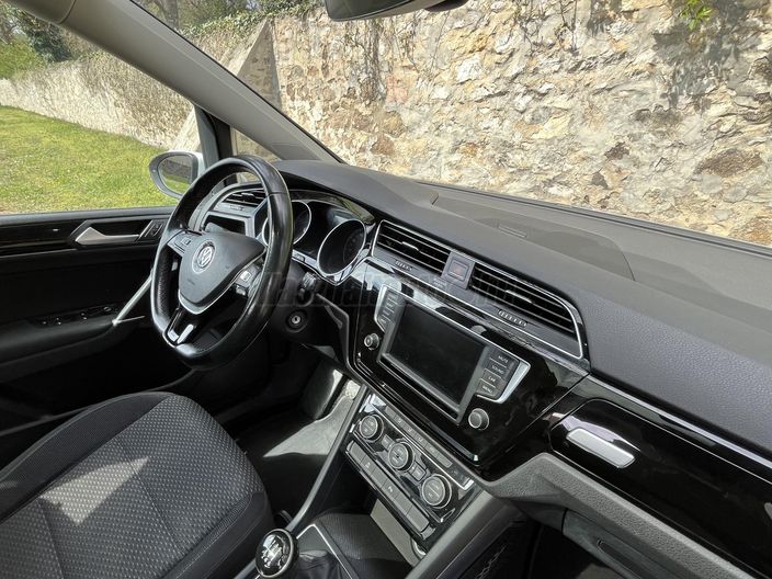 VOLKSWAGEN TOURAN 1.4 TSI BMT Comfortline [7 személy]