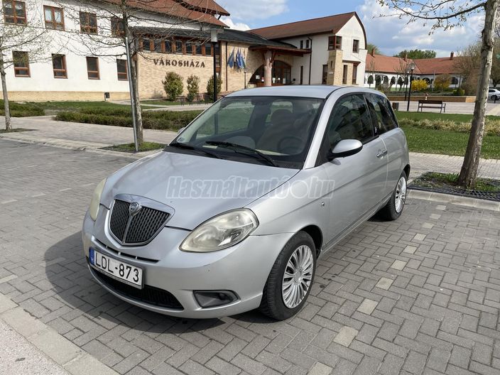 LANCIA YPSILON 1.4 16V Platino