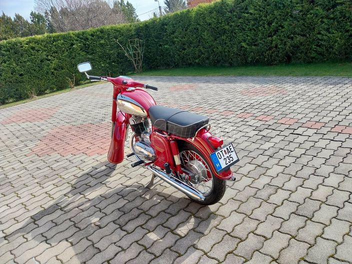 JAWA 250/559