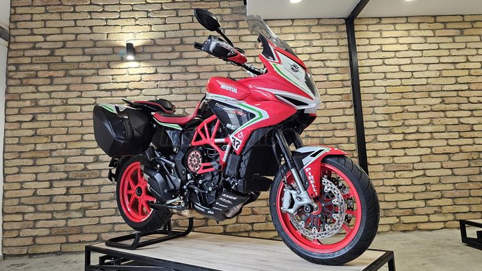 MV Agusta Turismo Veloce / amikor a túra nem kompromisszum.