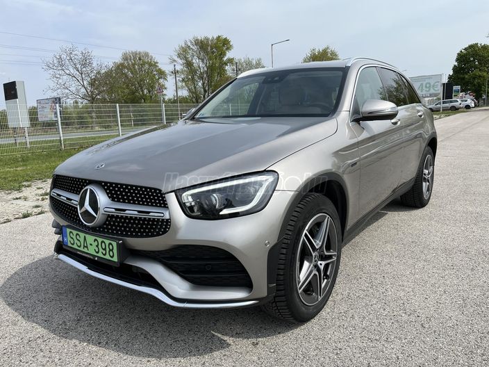 MERCEDES-BENZ GLC 300 e 4Matic 9G-TRONIC Plug-in hybrid