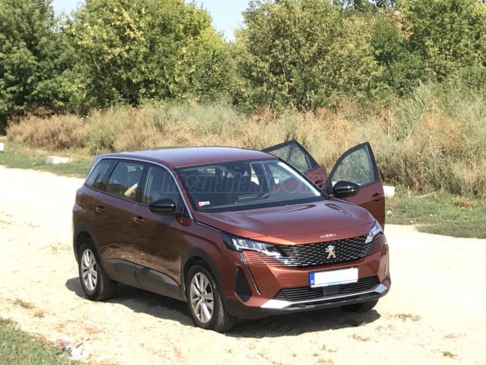 PEUGEOT 5008 1.2 PureTech Family Edition (7 személyes )