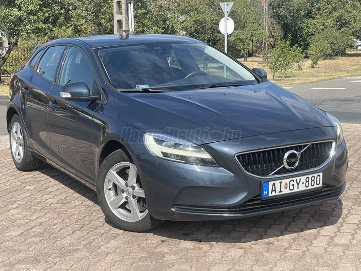 VOLVO V40 2.0 D [D3] Momentum