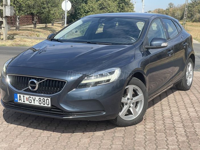 VOLVO V40 2.0 D [D3] Momentum