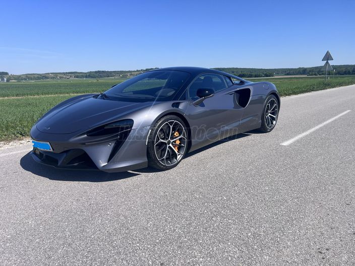 MCLAREN ARTURA