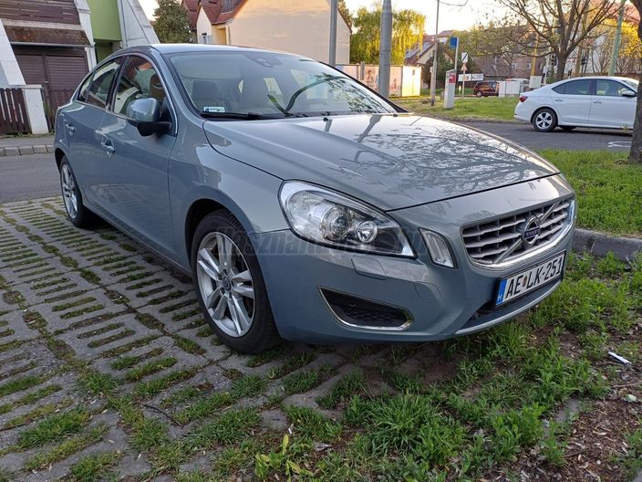 VOLVO S60 2.0 T Summum Powershift