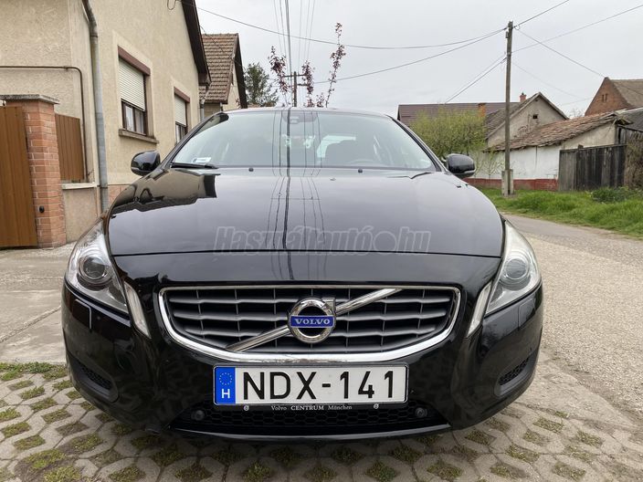 VOLVO S60 2.0 D [D3] Momentum