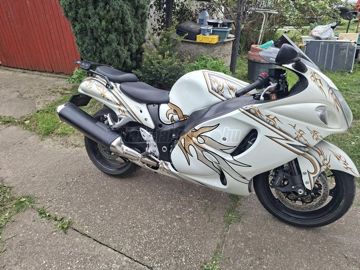SUZUKI GSX 1300 R (HAYABUSA)