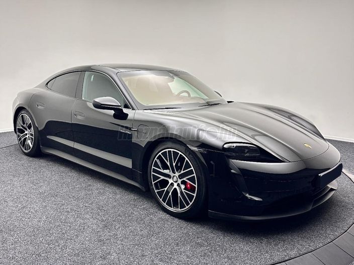 PORSCHE TAYCAN 4S