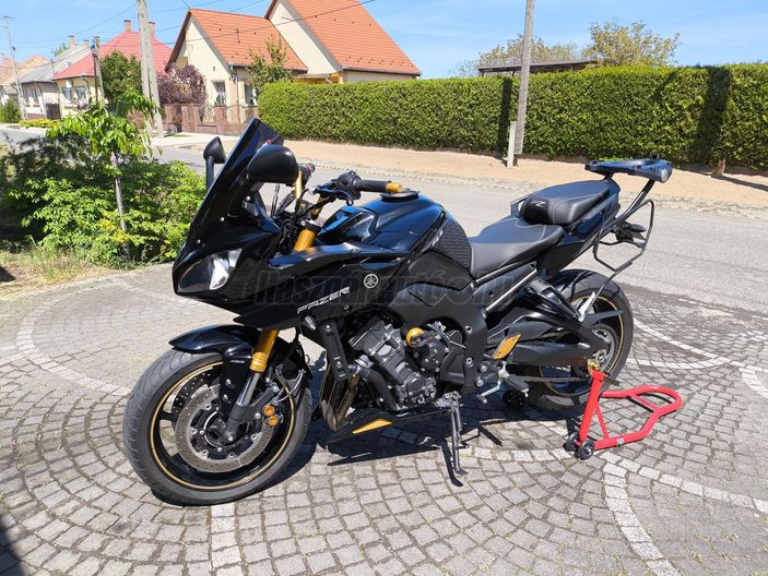 YAMAHA FZ8-S