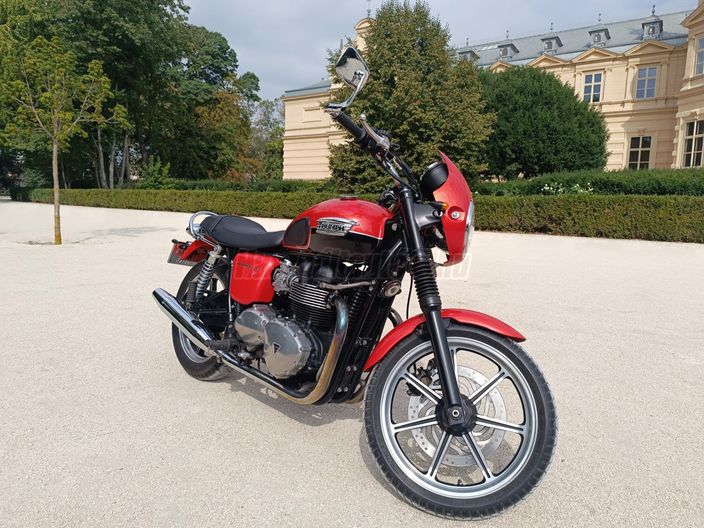 TRIUMPH BONNEVILLE