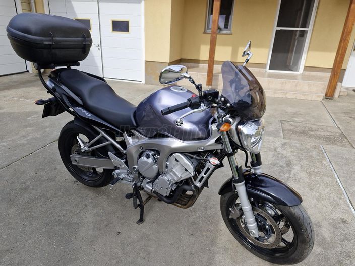 YAMAHA FZ6-N