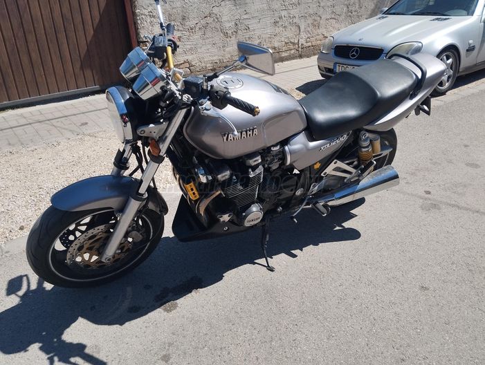 YAMAHA XJR 1200