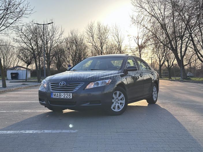 TOYOTA CAMRY 2.4 Hybrid (Automata)