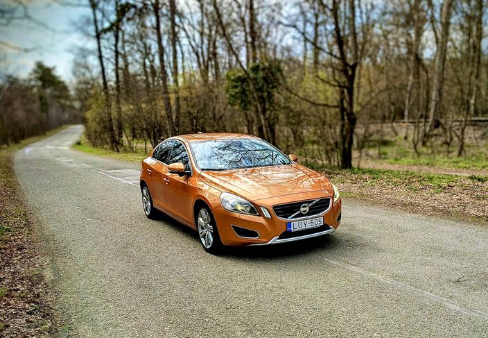 VOLVO S60 2.4 D [D5] Summum