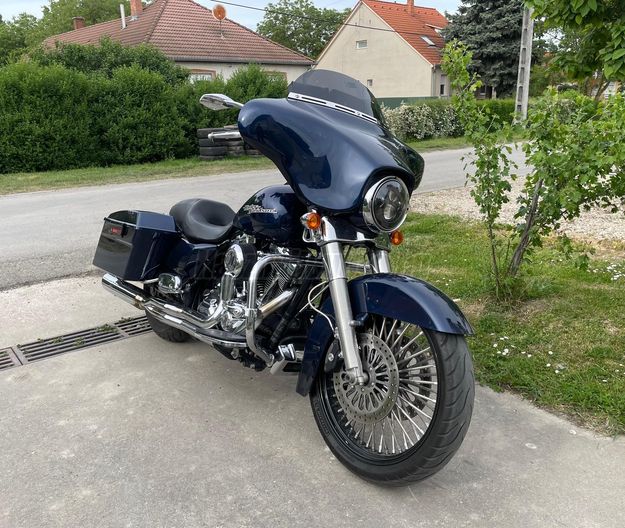 HARLEY-DAVIDSON STREET GLIDE