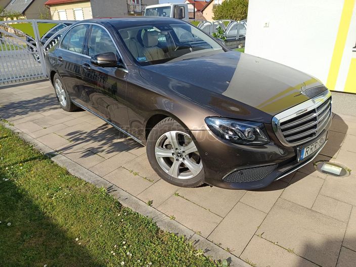 MERCEDES-BENZ E 200