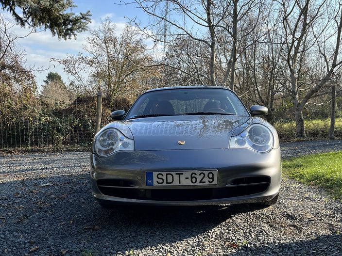 PORSCHE 911 Carrera 4