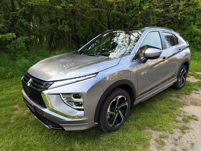 MITSUBISHI ECLIPSE CROSS 2.4 PHEV Instyle Navi 4WD CVT