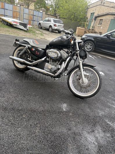 HARLEY-DAVIDSON SPORTSTER 883