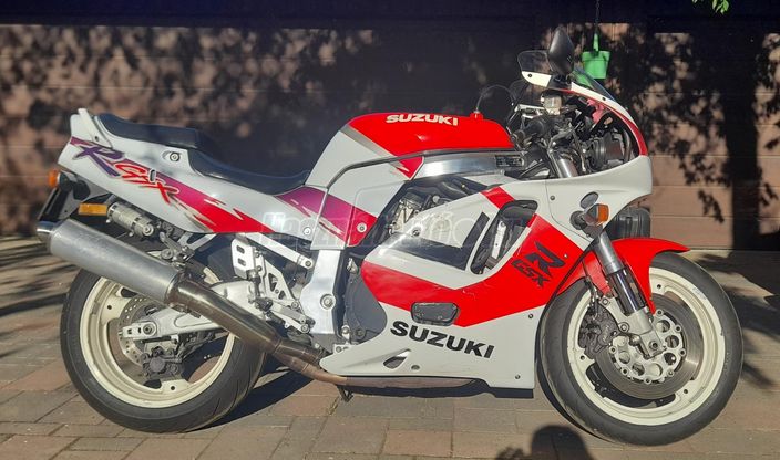 SUZUKI GSX-R 750