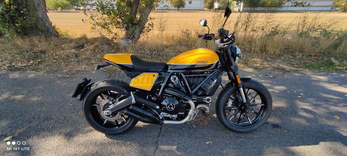 DUCATI SCRAMBLER FULL THROTTLE