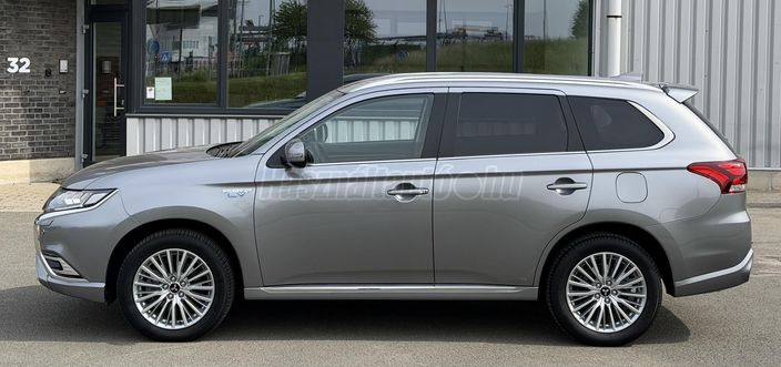 MITSUBISHI OUTLANDER 2.4 PHEV Instyle 4WD CVT