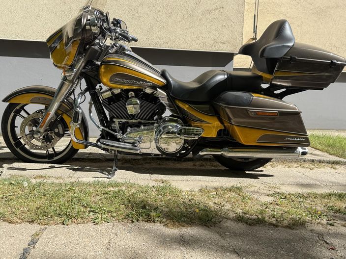 HARLEY-DAVIDSON STREET GLIDE