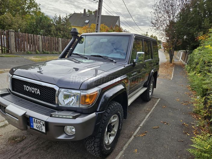 TOYOTA LAND CRUISER