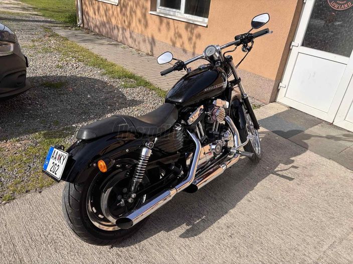 HARLEY-DAVIDSON SPORTSTER 1200 CUSTOM