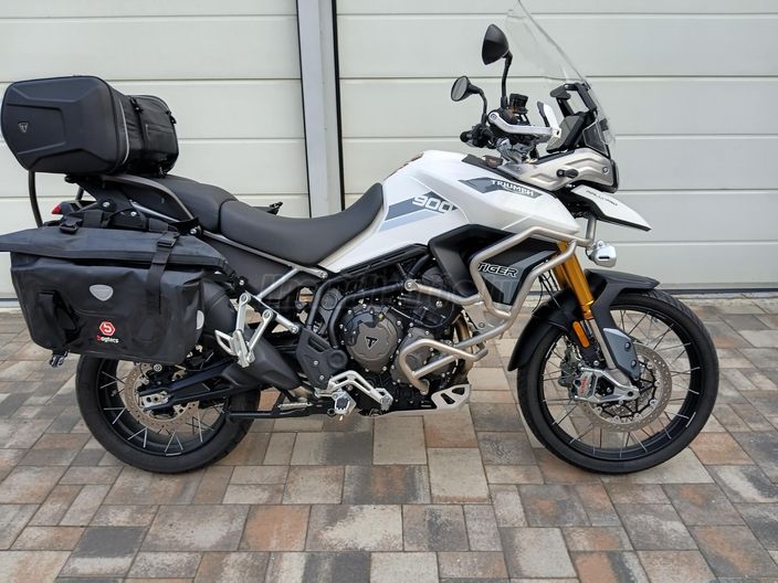 TRIUMPH TIGER 900