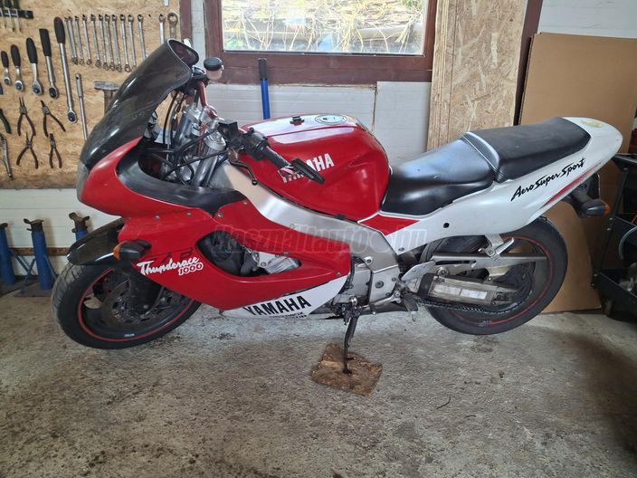 YAMAHA YZF 1000 R