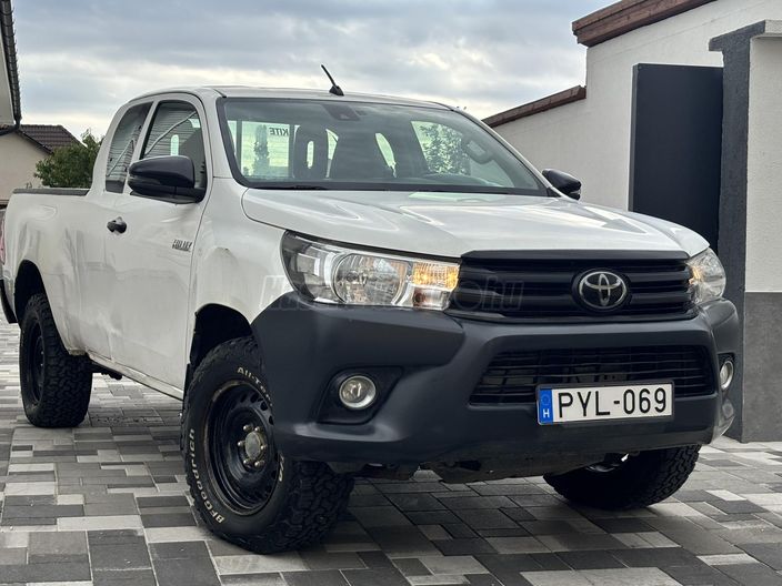 TOYOTA HILUX 2.4 D-4D 4x4 Single Chassis Live