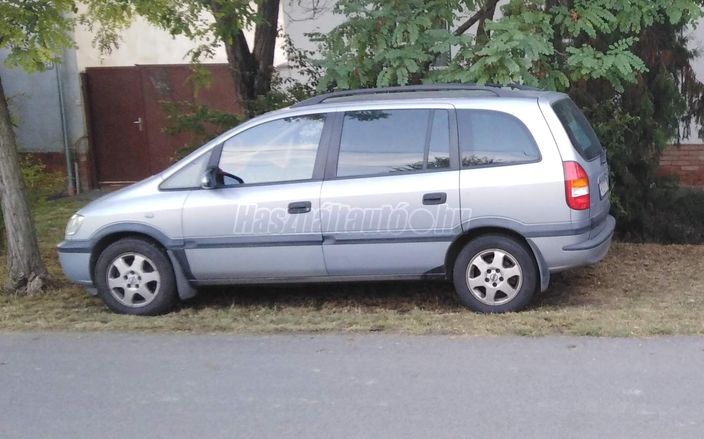 Bemutató az utcán