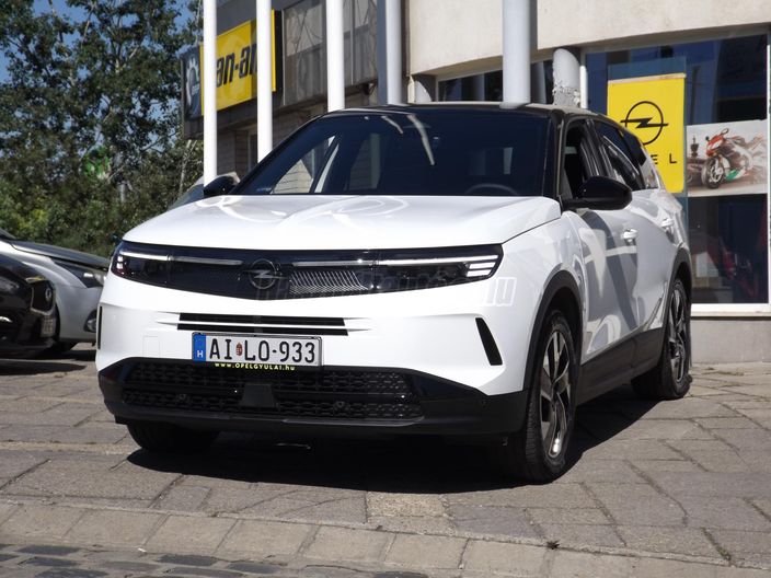 Opel márkakereskedés szalonautója!