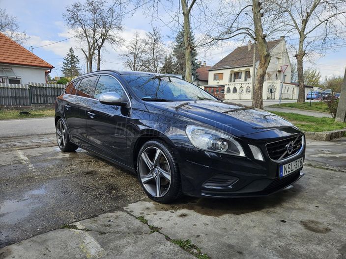 VOLVO V60 2.0 D [D3] R-Design Geartronic