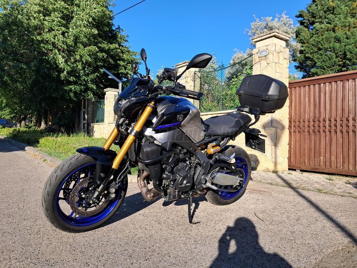 YAMAHA MT-09