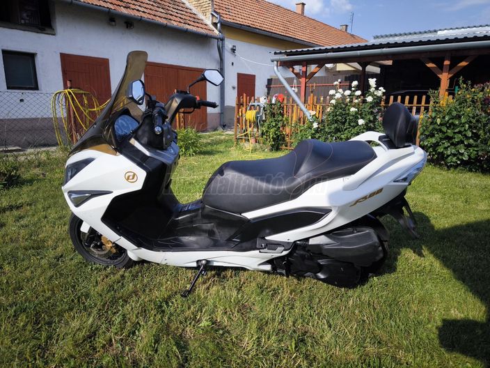 DAELIM S300