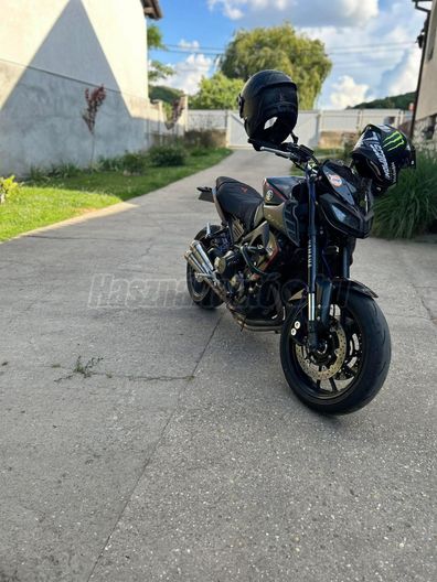 YAMAHA MT-09