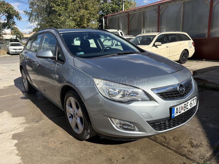 OPEL ASTRA J Sports Tourer 1.6 Essentia