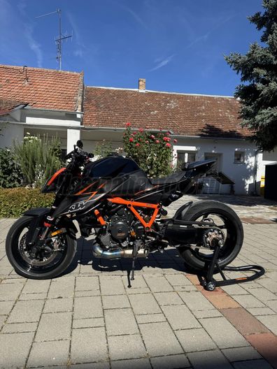 KTM 1290 SUPER DUKE R