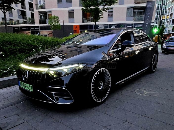 MERCEDES-BENZ EQS