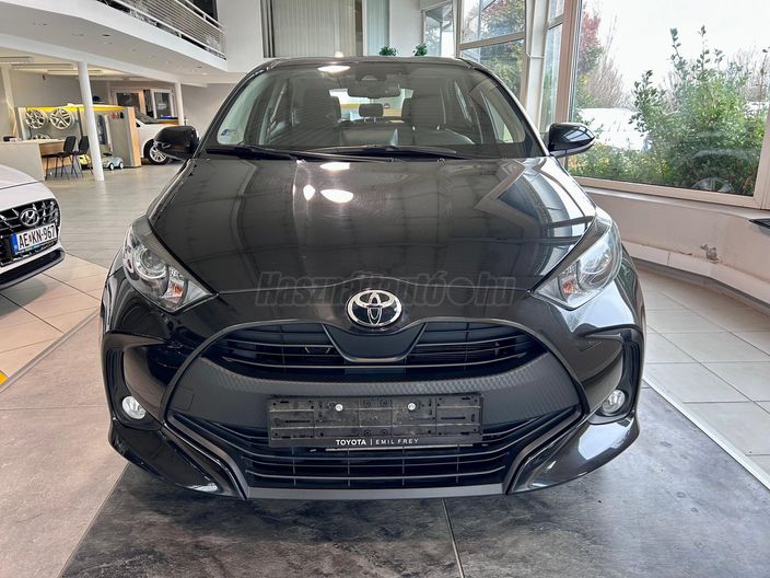 Toyota Yaris Comfort 1.5 TNGA 125LE CVT :: Éjfekete metál