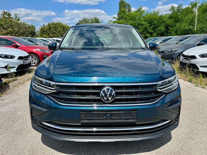 Volkswagen Tiguan Life 1.5 TSI 150LE DSG :: Nightshade-kék metál