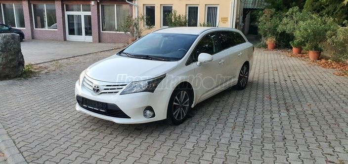 TOYOTA AVENSIS Wagon 2.2 D-4D Sol