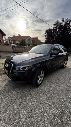 AUDI Q5 2.0 TDI DPF quattro S-tronic