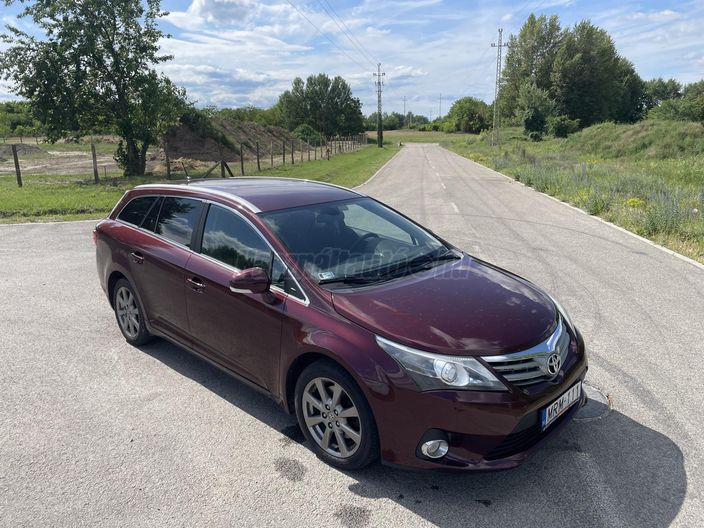 TOYOTA AVENSIS Wagon 2.2 D-4D Executive